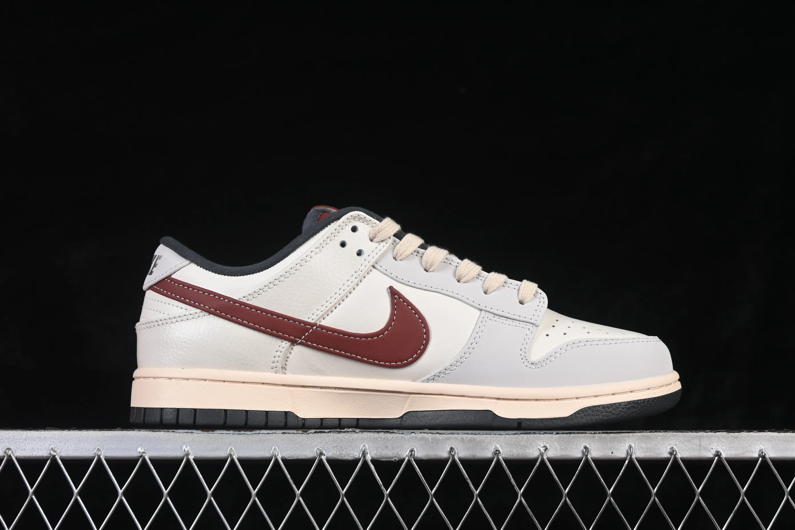 All categories Nk SB Dunk Series Nk SB Dunk Low High-end customized low-top sneakers Nike SB Dunk Low Beige Red Low-top casual sneakers WB0620-118
